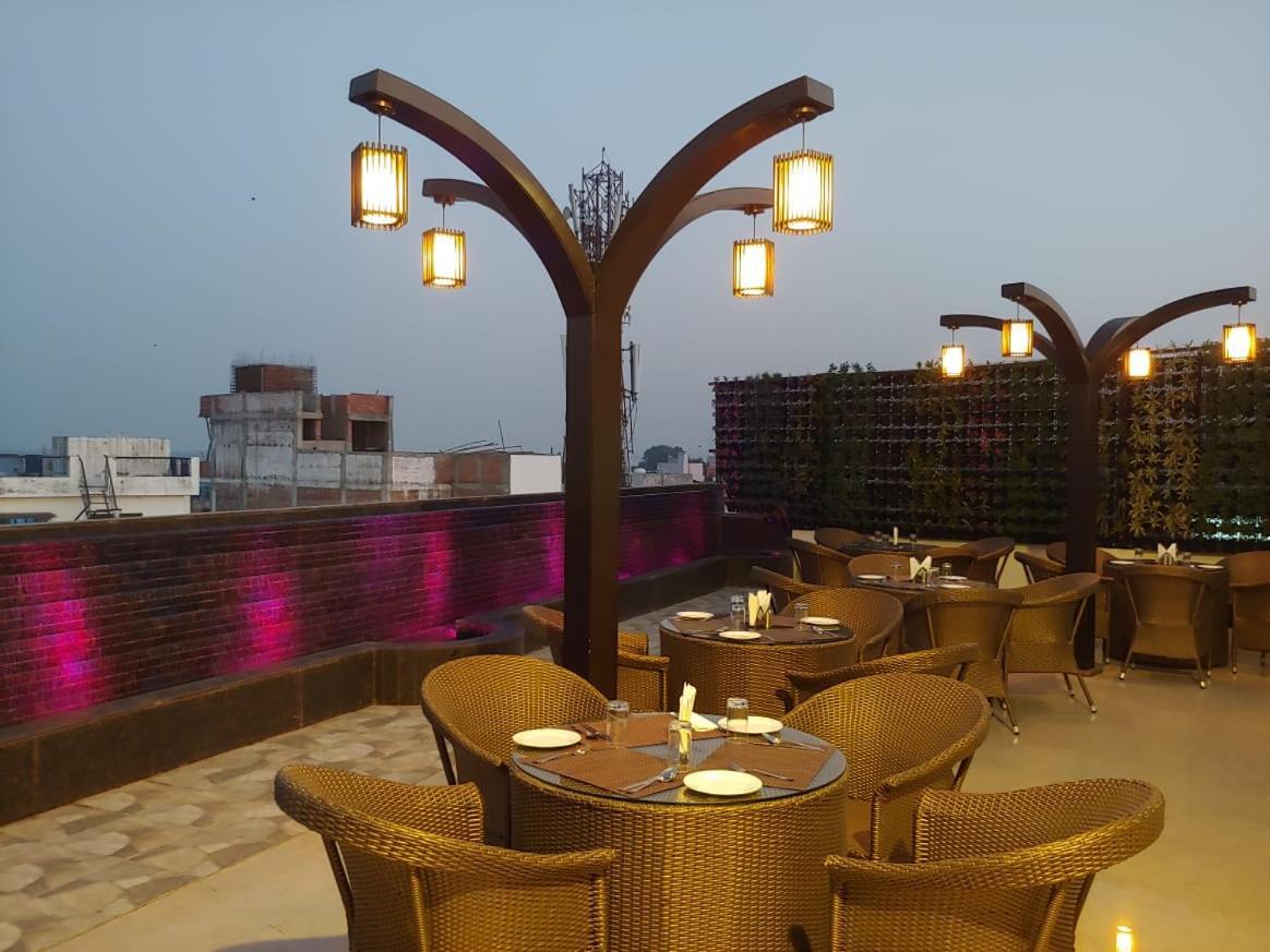 Hotel Shivoy Grand Varanasi Esterno foto