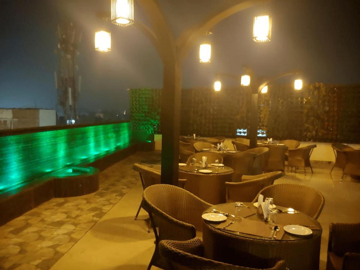 Hotel Shivoy Grand Varanasi Esterno foto