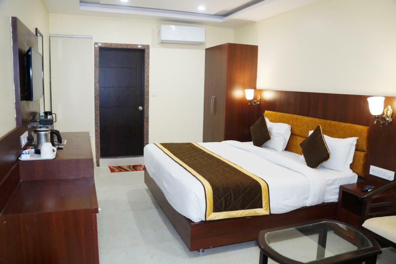 Hotel Shivoy Grand Varanasi Esterno foto