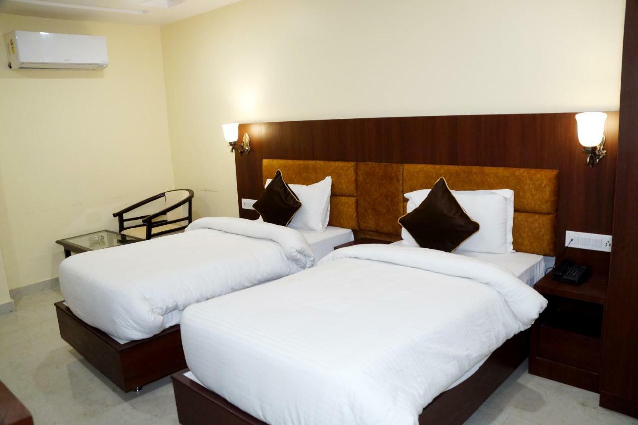Hotel Shivoy Grand Varanasi Esterno foto