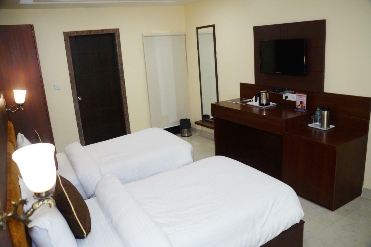 Hotel Shivoy Grand Varanasi Esterno foto