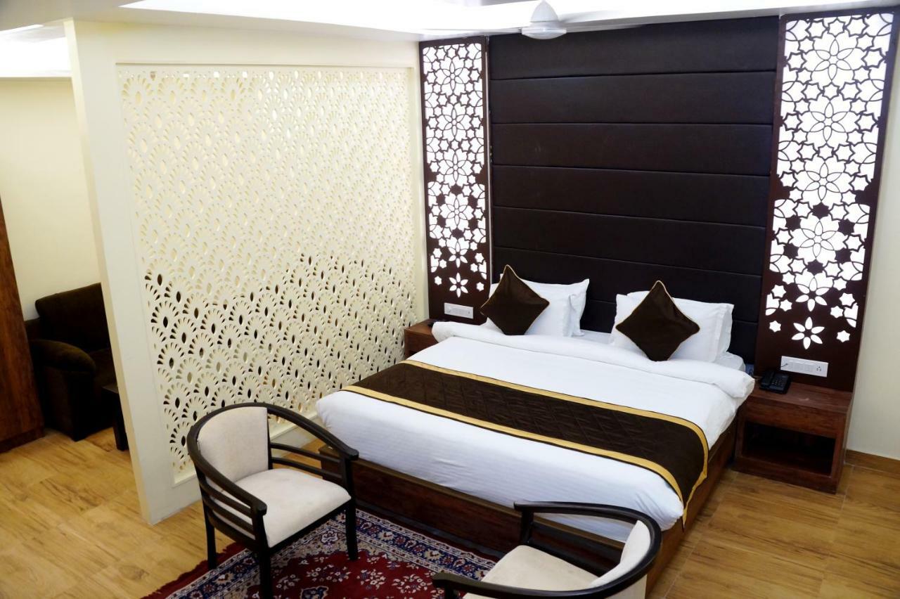 Hotel Shivoy Grand Varanasi Esterno foto