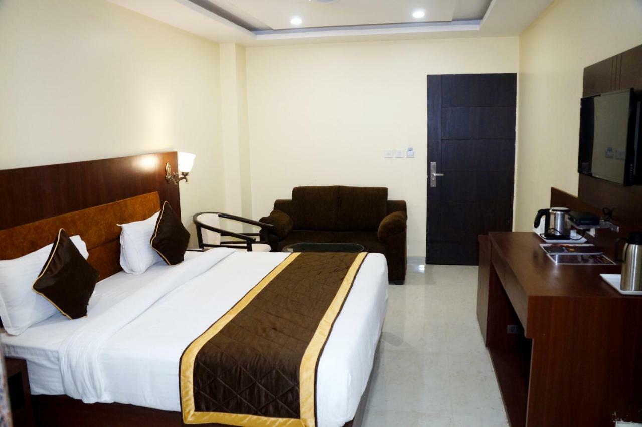 Hotel Shivoy Grand Varanasi Esterno foto