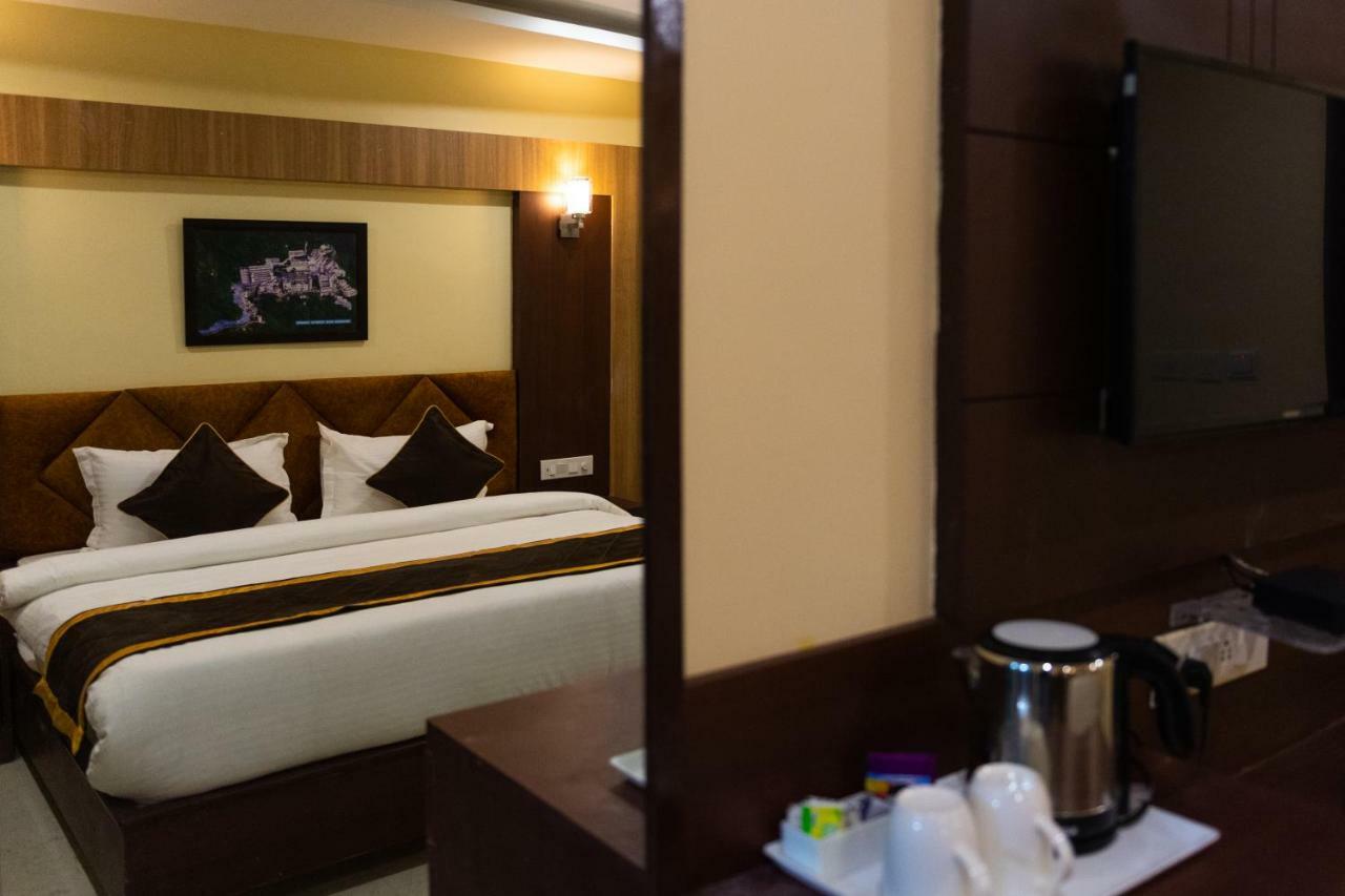 Hotel Shivoy Grand Varanasi Esterno foto