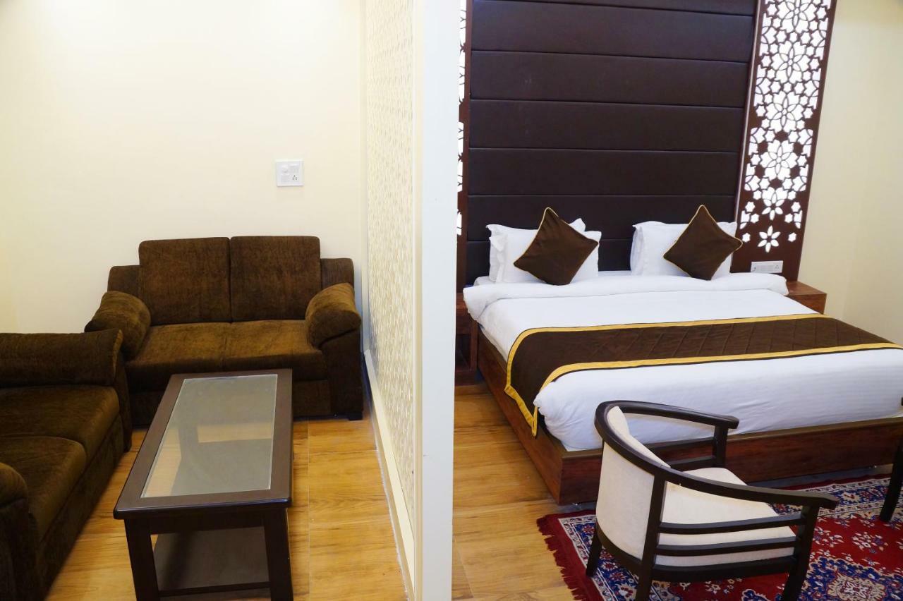 Hotel Shivoy Grand Varanasi Esterno foto