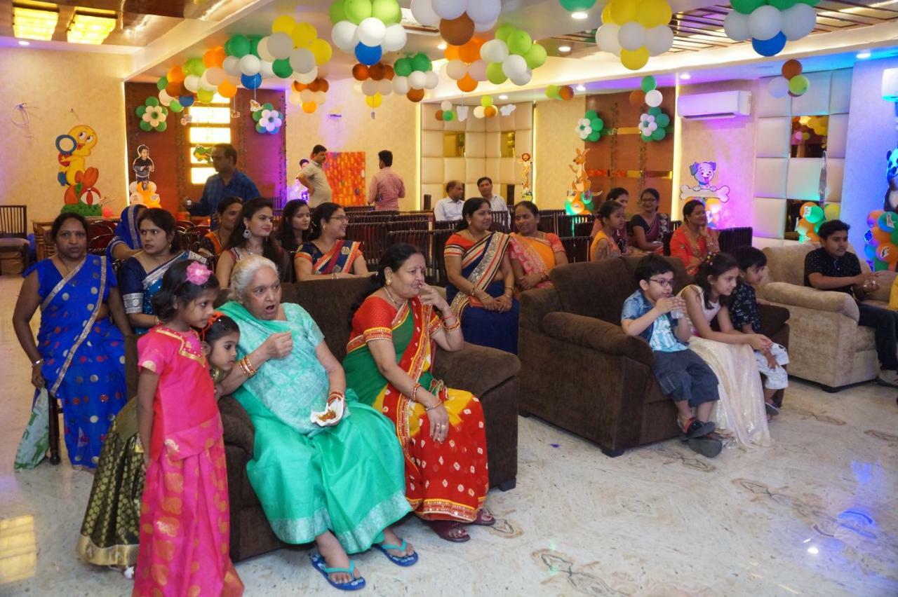 Hotel Shivoy Grand Varanasi Esterno foto